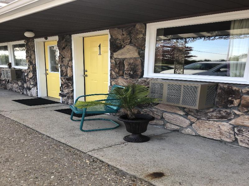 Triangle Inn Motel image