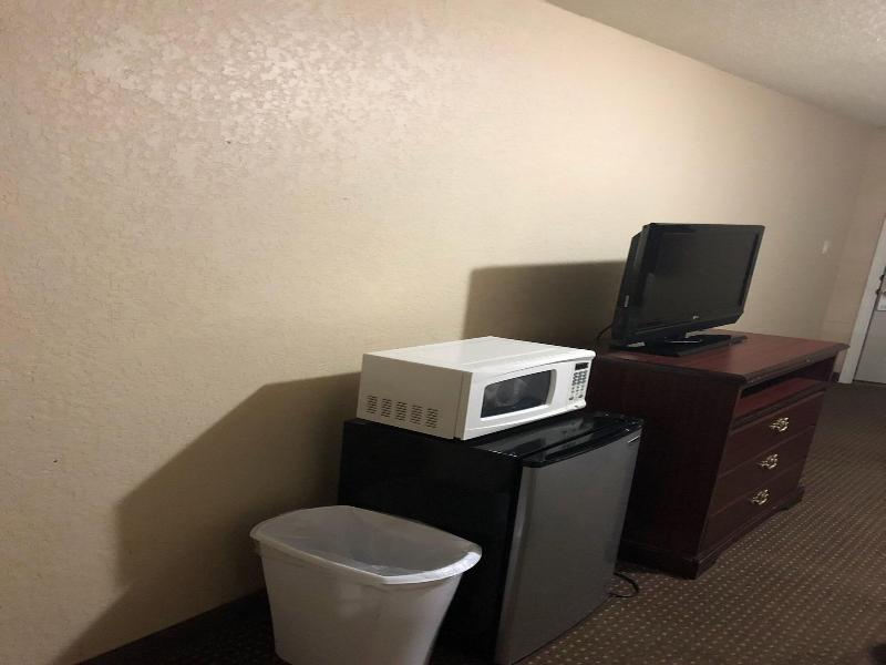 Triangle Inn Motel image