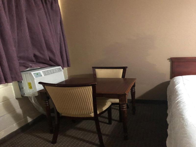 Triangle Inn Motel image