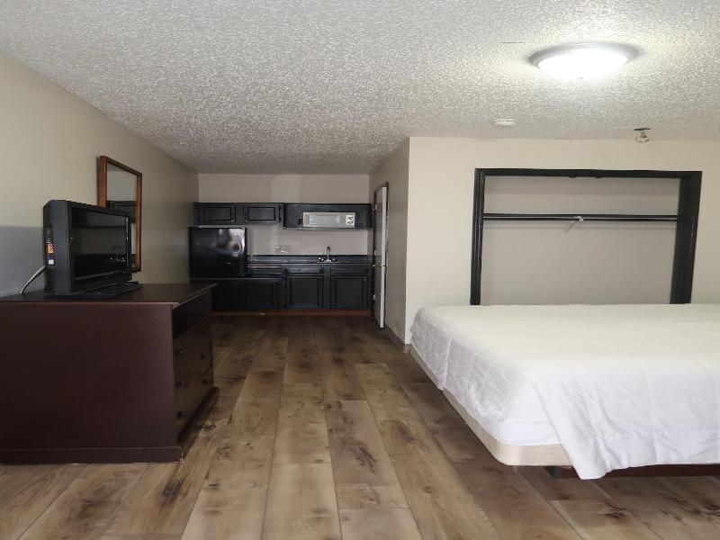 Triangle Inn Motel image