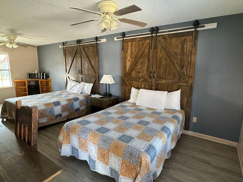 Four Horsemen Hotel image