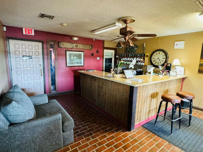 Four Horsemen Hotel image