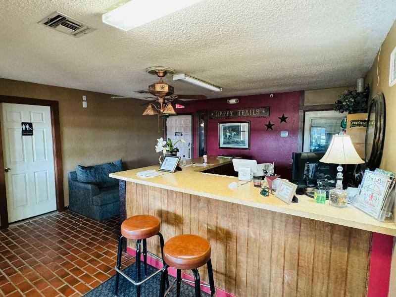 Four Horsemen Hotel image