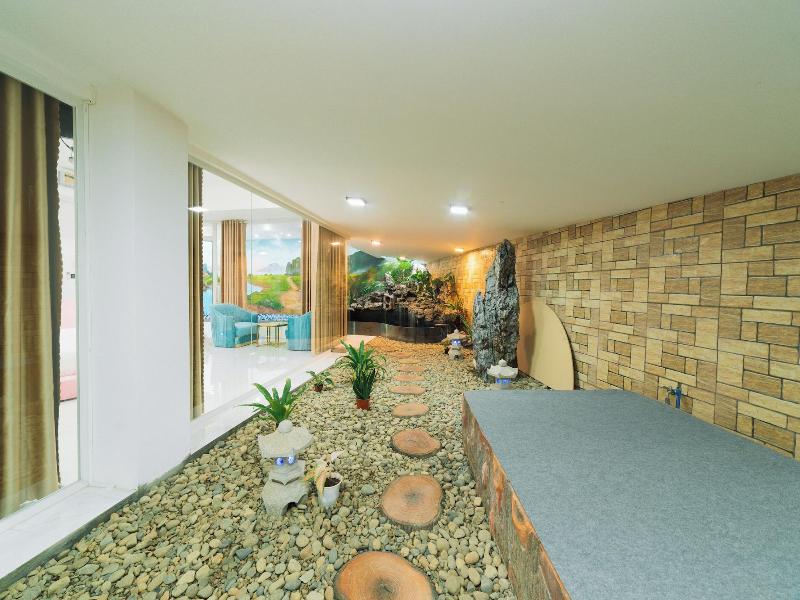 Quy Tai Premium Hotel image