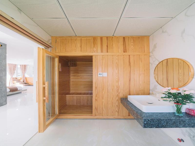 Quy Tai Premium Hotel image