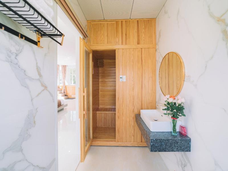 Quy Tai Premium Hotel image