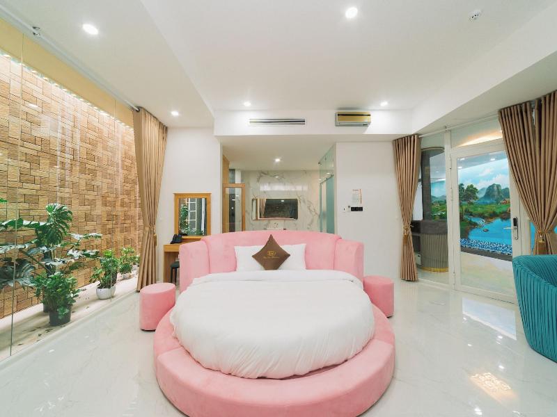 Quy Tai Premium Hotel image