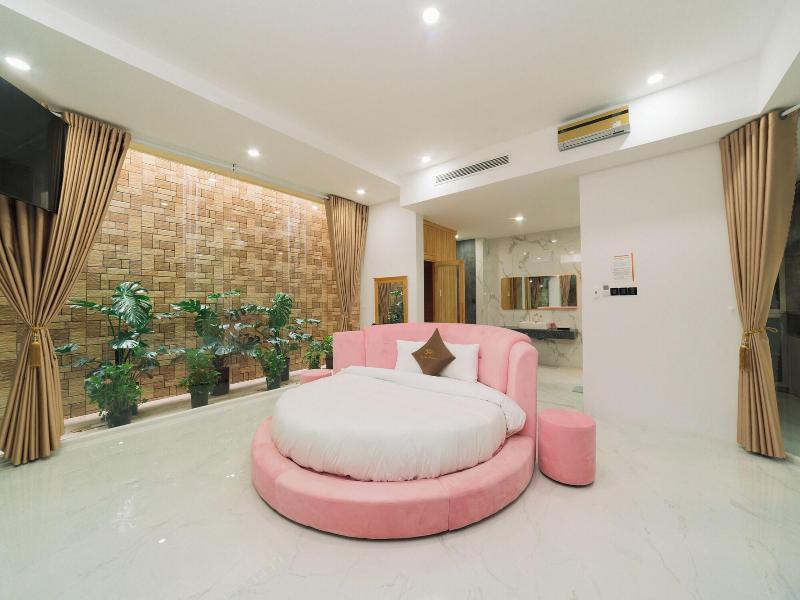 Quy Tai Premium Hotel image