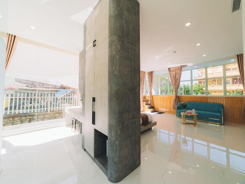 Quy Tai Premium Hotel image