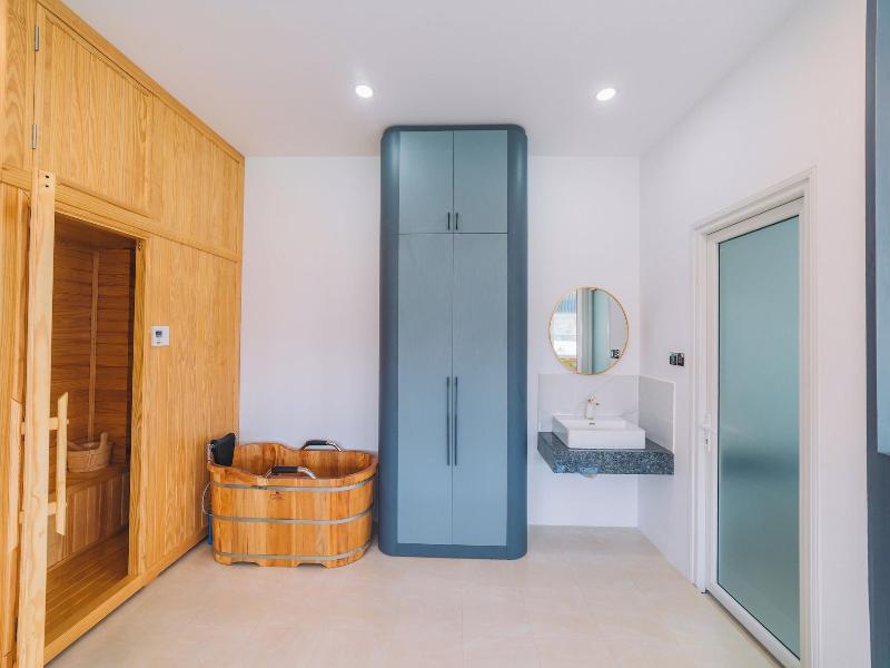 Quy Tai Premium Hotel image