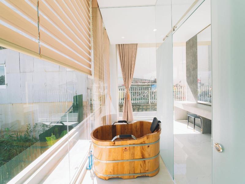 Quy Tai Premium Hotel image