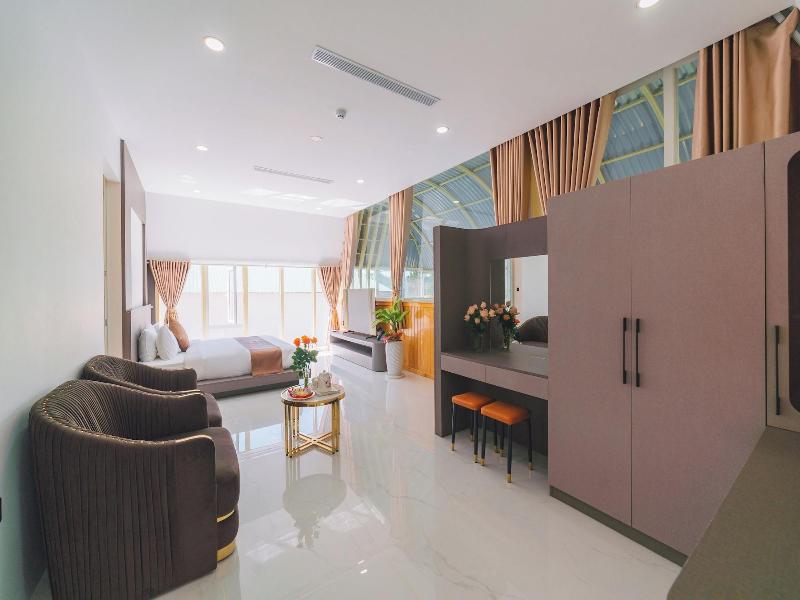 Quy Tai Premium Hotel image