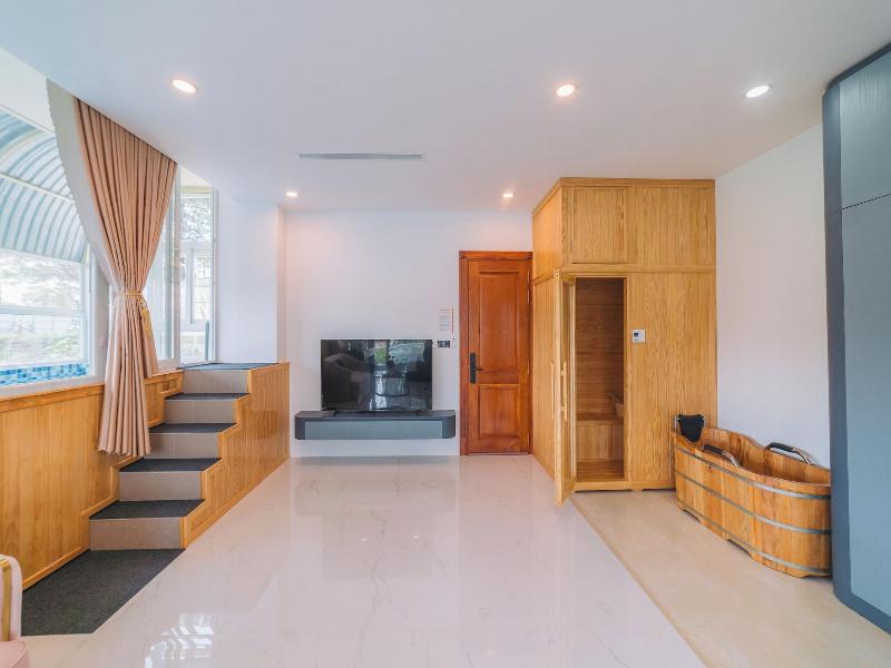 Quy Tai Premium Hotel image