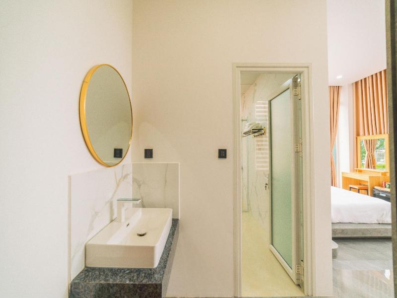 Quy Tai Premium Hotel image