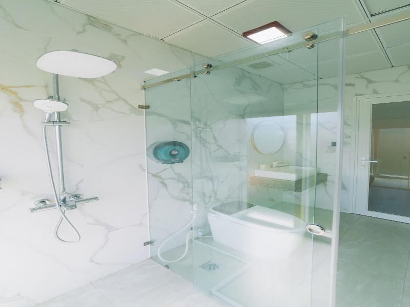 Quy Tai Premium Hotel image