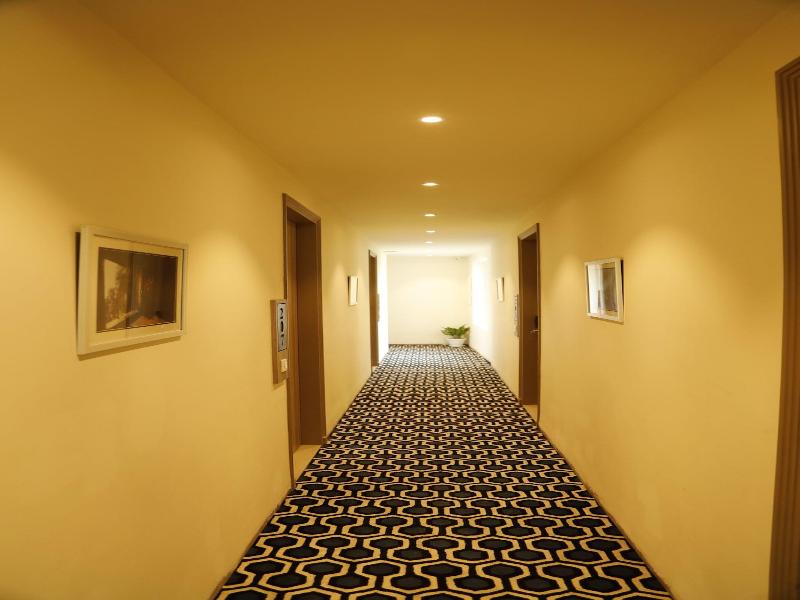 Hotel The Royal Vista image