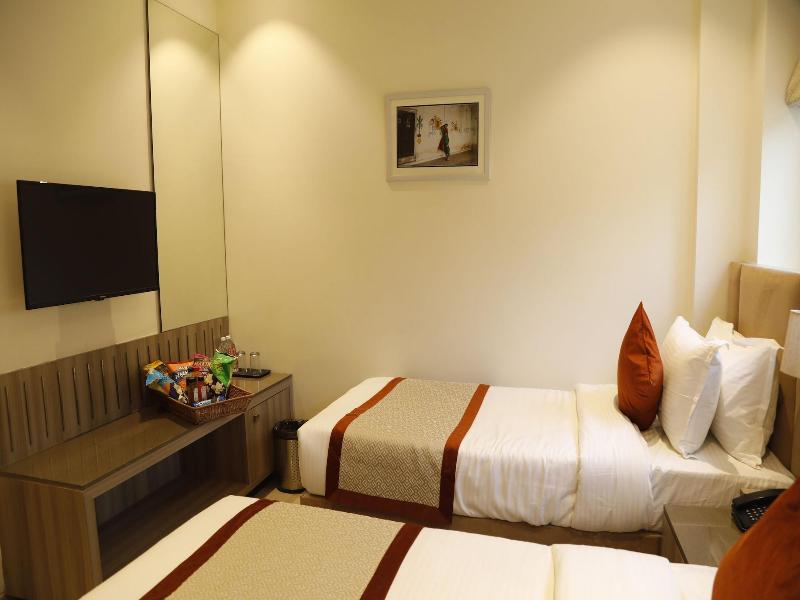 Hotel The Royal Vista image