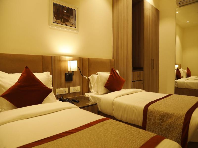 Hotel The Royal Vista image