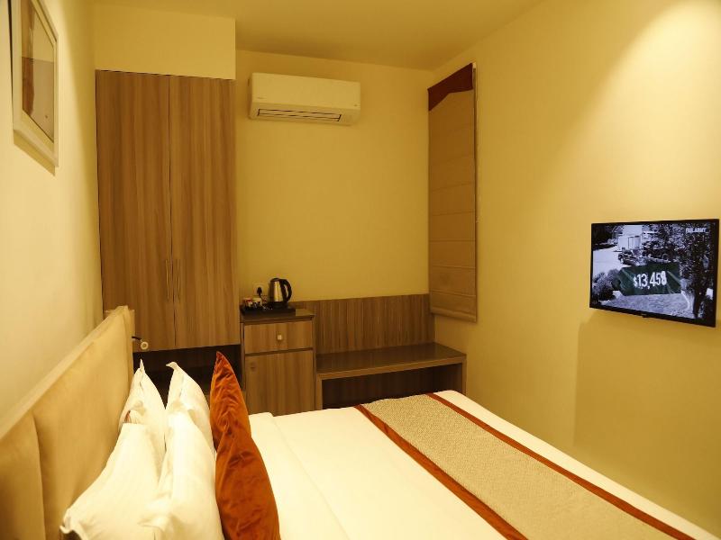 Hotel The Royal Vista image