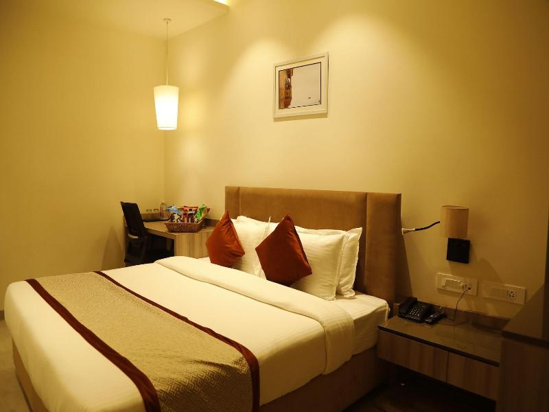 Hotel The Royal Vista image
