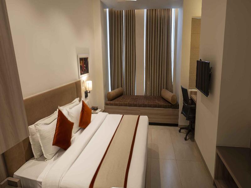 Hotel The Royal Vista image