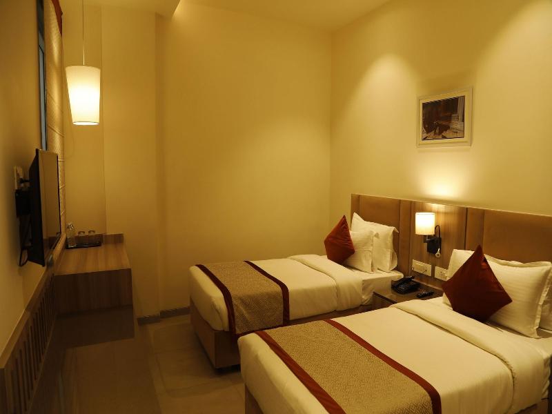 Hotel The Royal Vista image