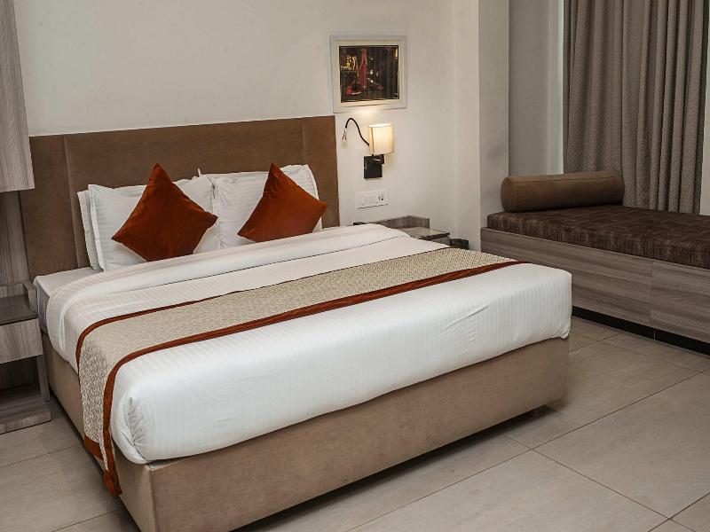Hotel The Royal Vista image