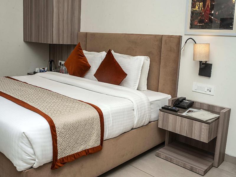 Hotel The Royal Vista image