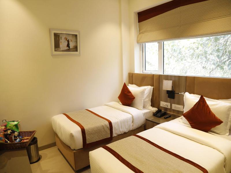 Hotel The Royal Vista image