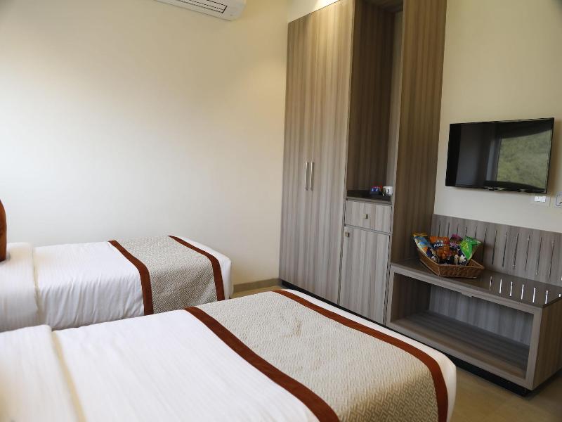 Hotel The Royal Vista image