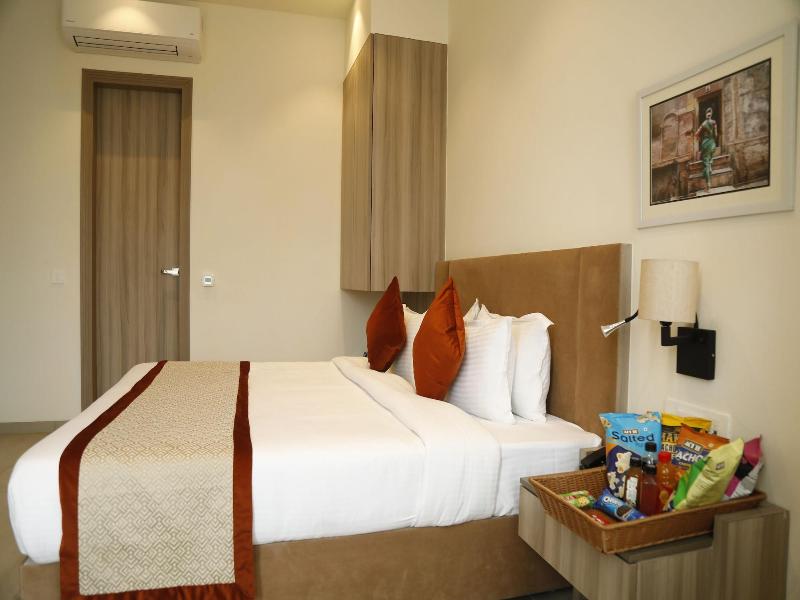 Hotel The Royal Vista image