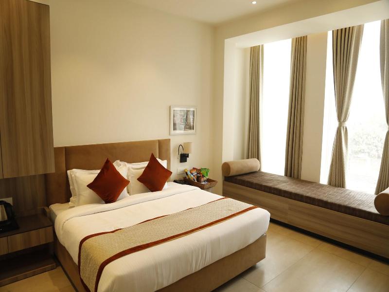 Hotel The Royal Vista image
