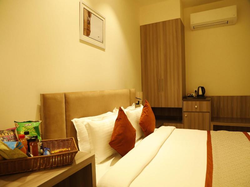 Hotel The Royal Vista image