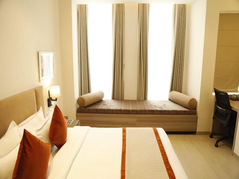 Hotel The Royal Vista image
