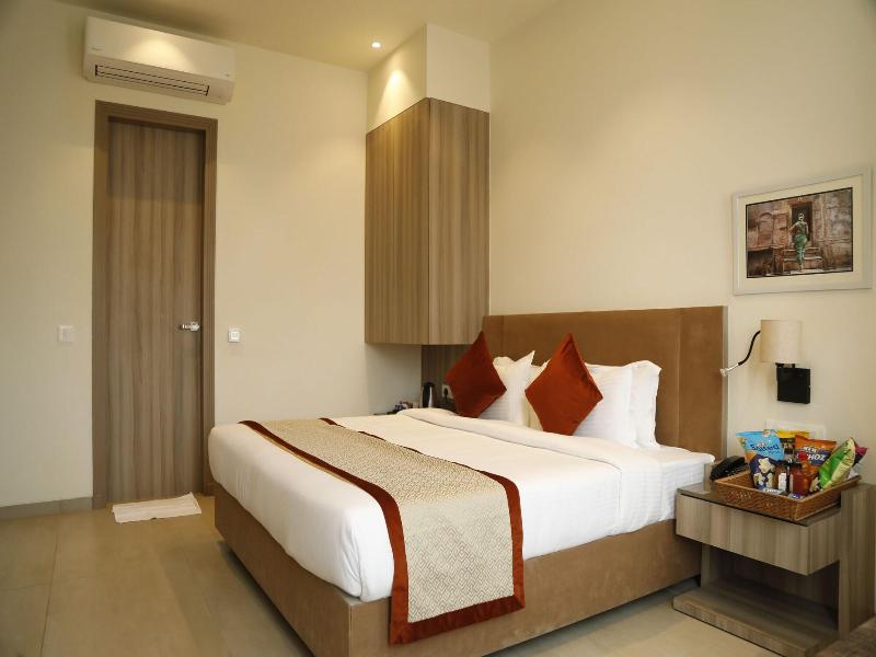 Hotel The Royal Vista image