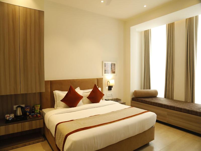 Hotel The Royal Vista image