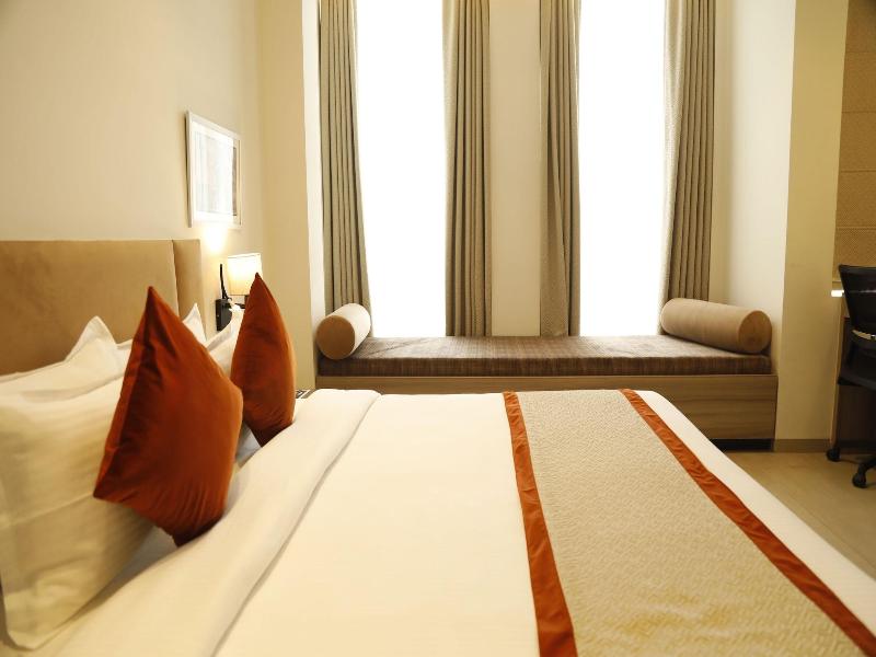 Hotel The Royal Vista image