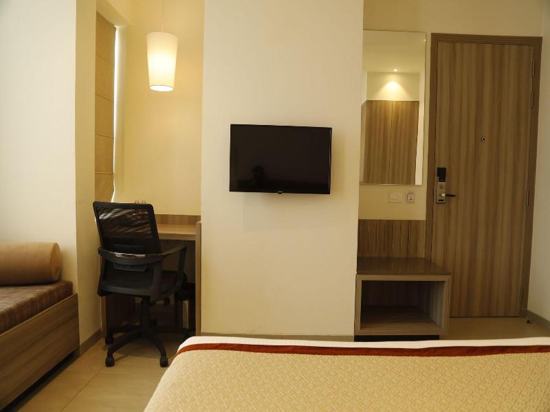Hotel The Royal Vista image