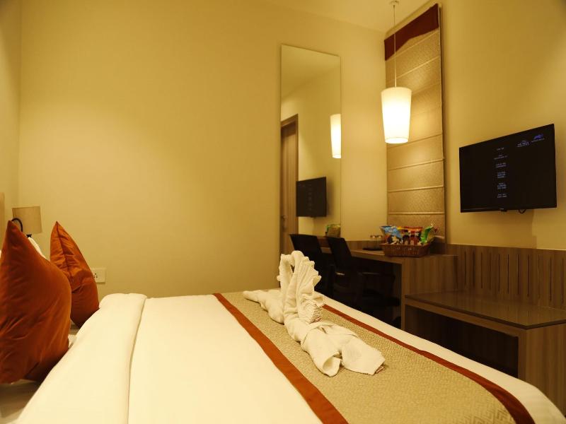 Hotel The Royal Vista image