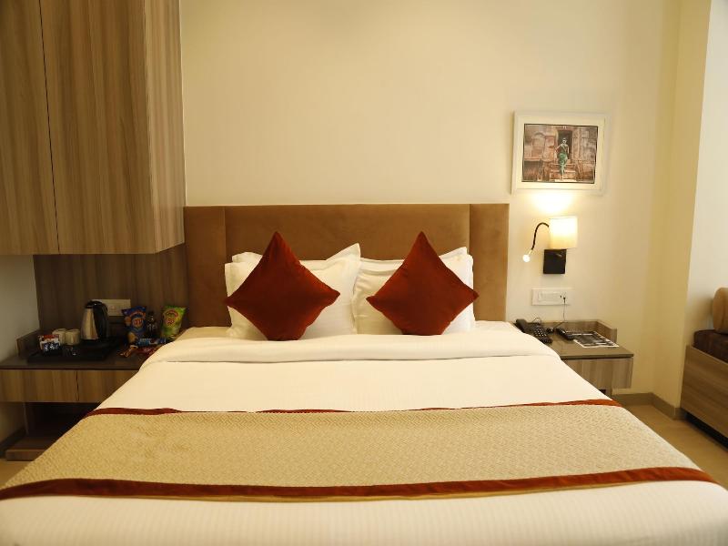 Hotel The Royal Vista image