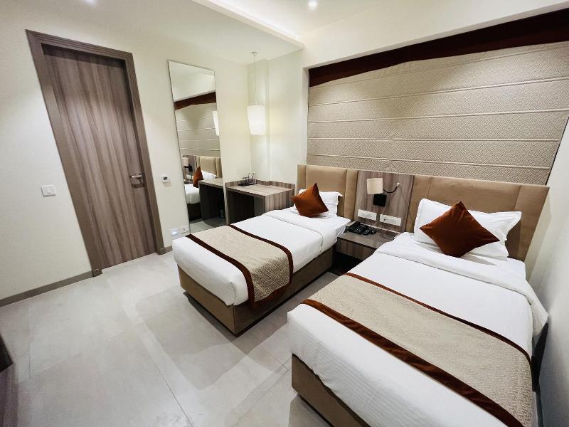 Hotel The Royal Vista image