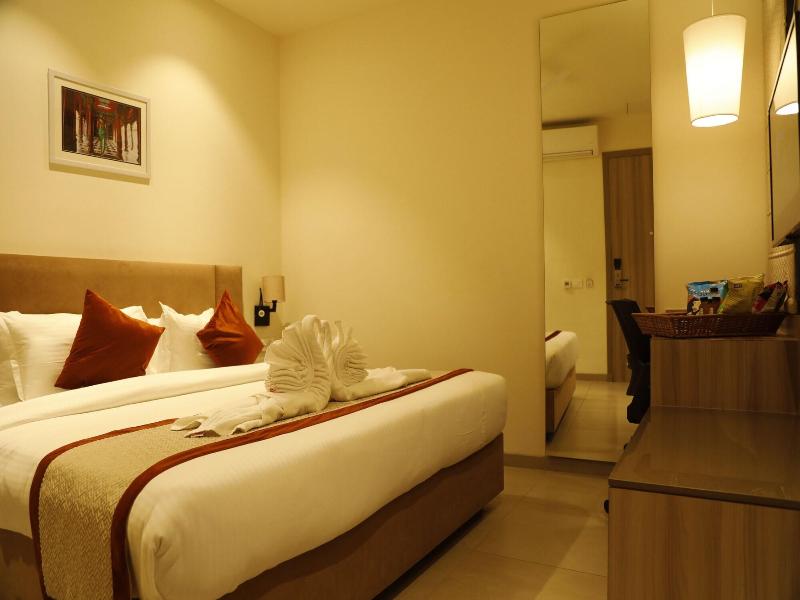 Hotel The Royal Vista image