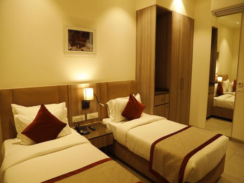 Hotel The Royal Vista image