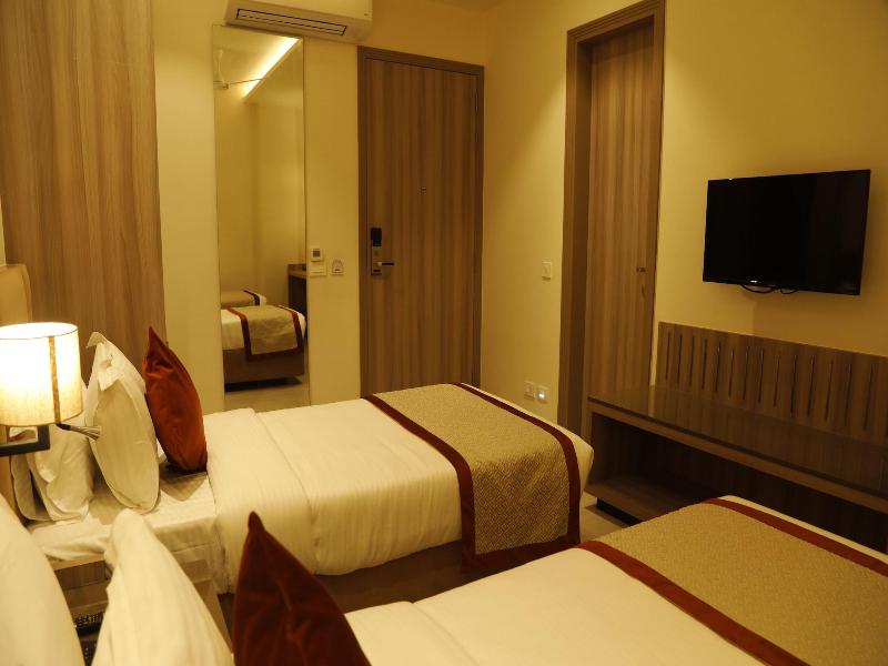 Hotel The Royal Vista image