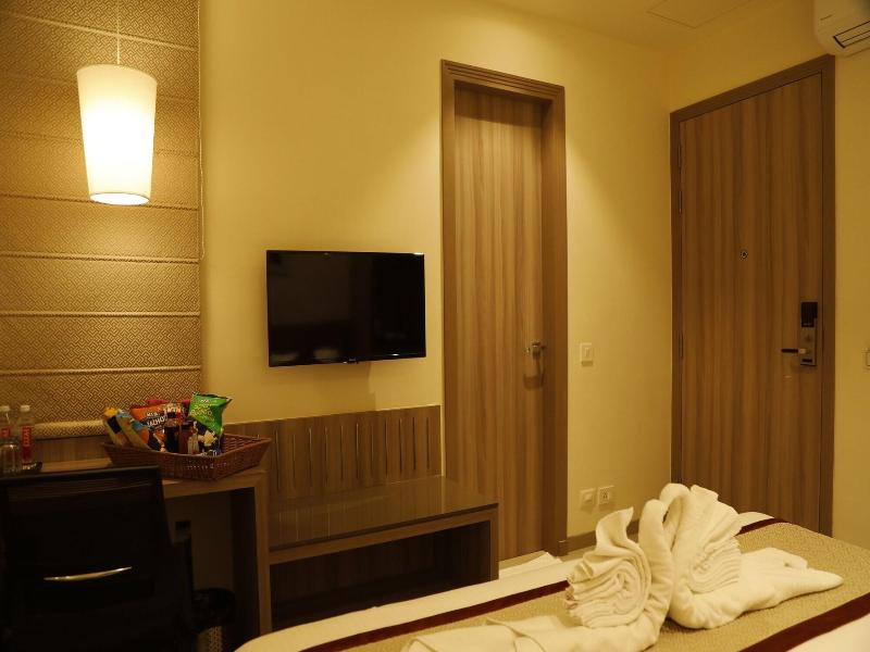 Hotel The Royal Vista image