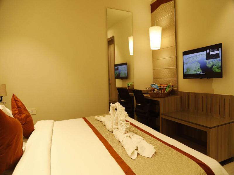 Hotel The Royal Vista image