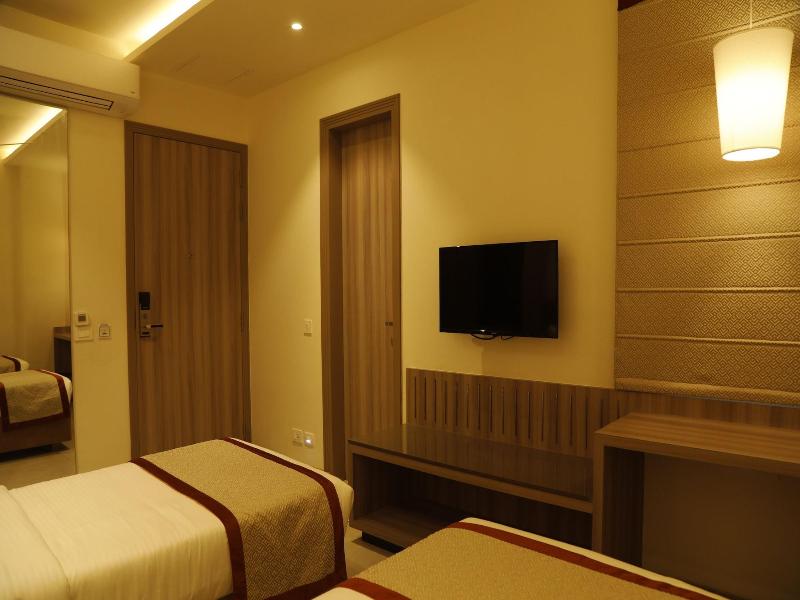 Hotel The Royal Vista image