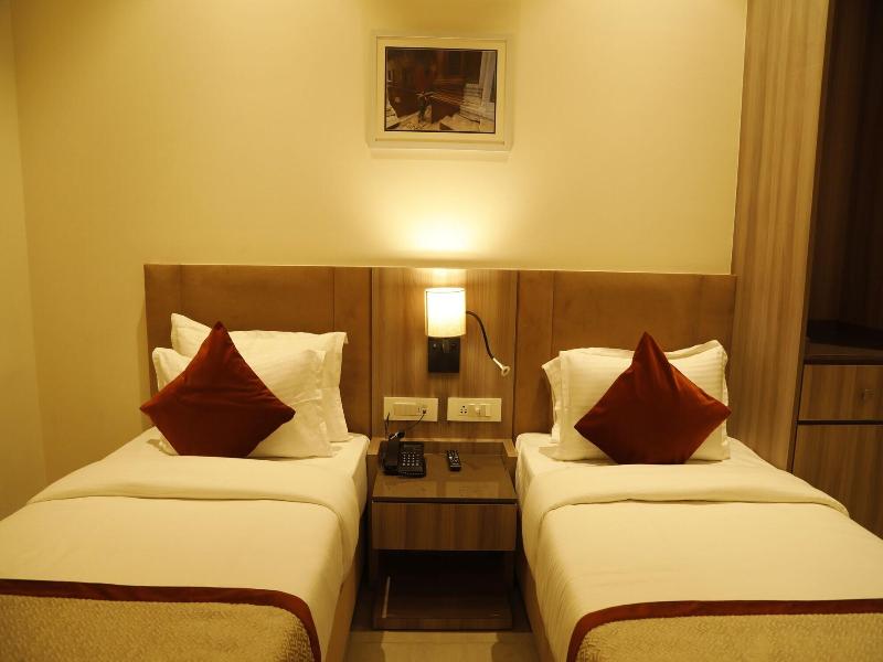 Hotel The Royal Vista image