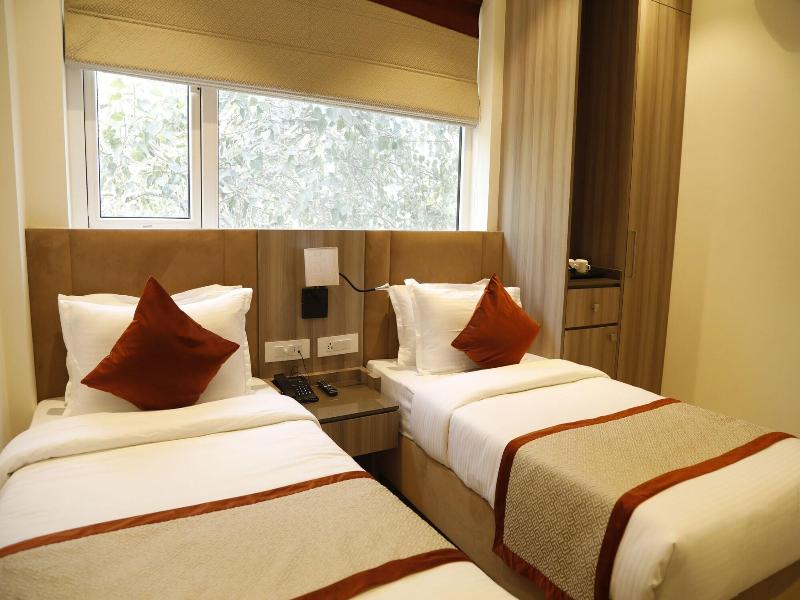 Hotel The Royal Vista image