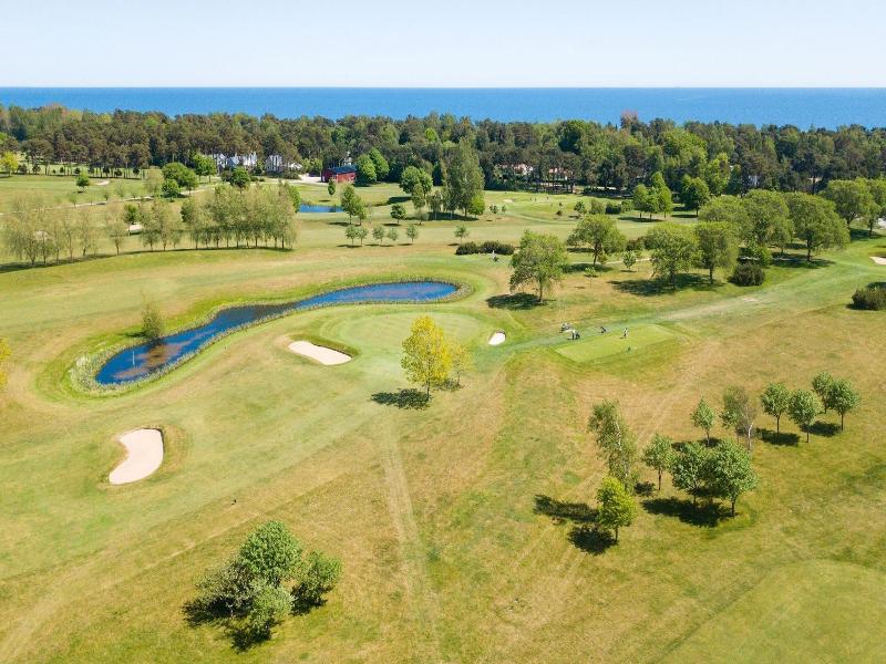Bedinge Golfklubb Hotell image